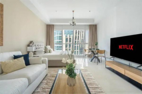 Cozy Studio Apartment with Sea & Canal View in Court Tower